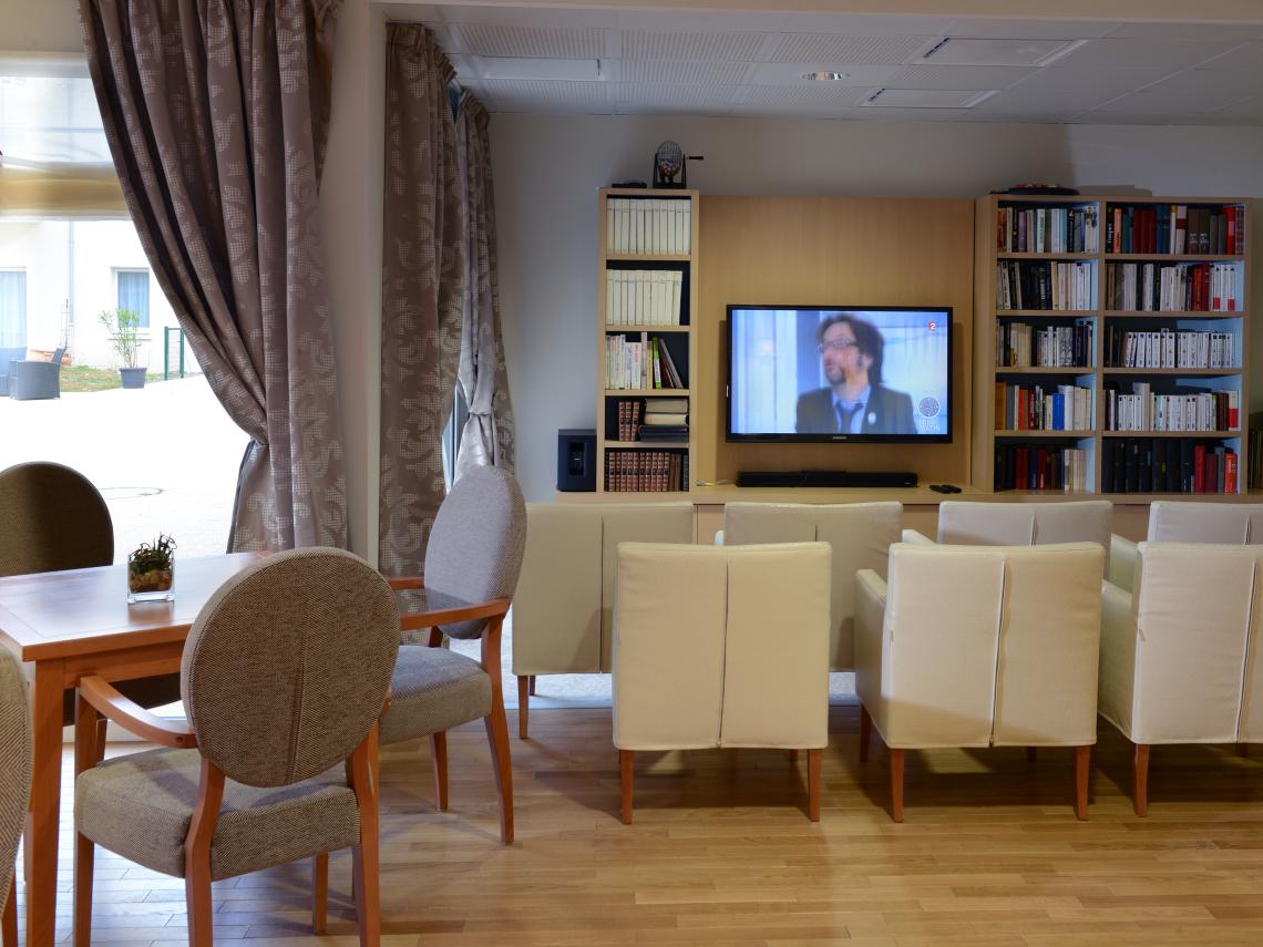  : Résidence Services Seniors DOMITYS de Courseulles sur Mer - Salon